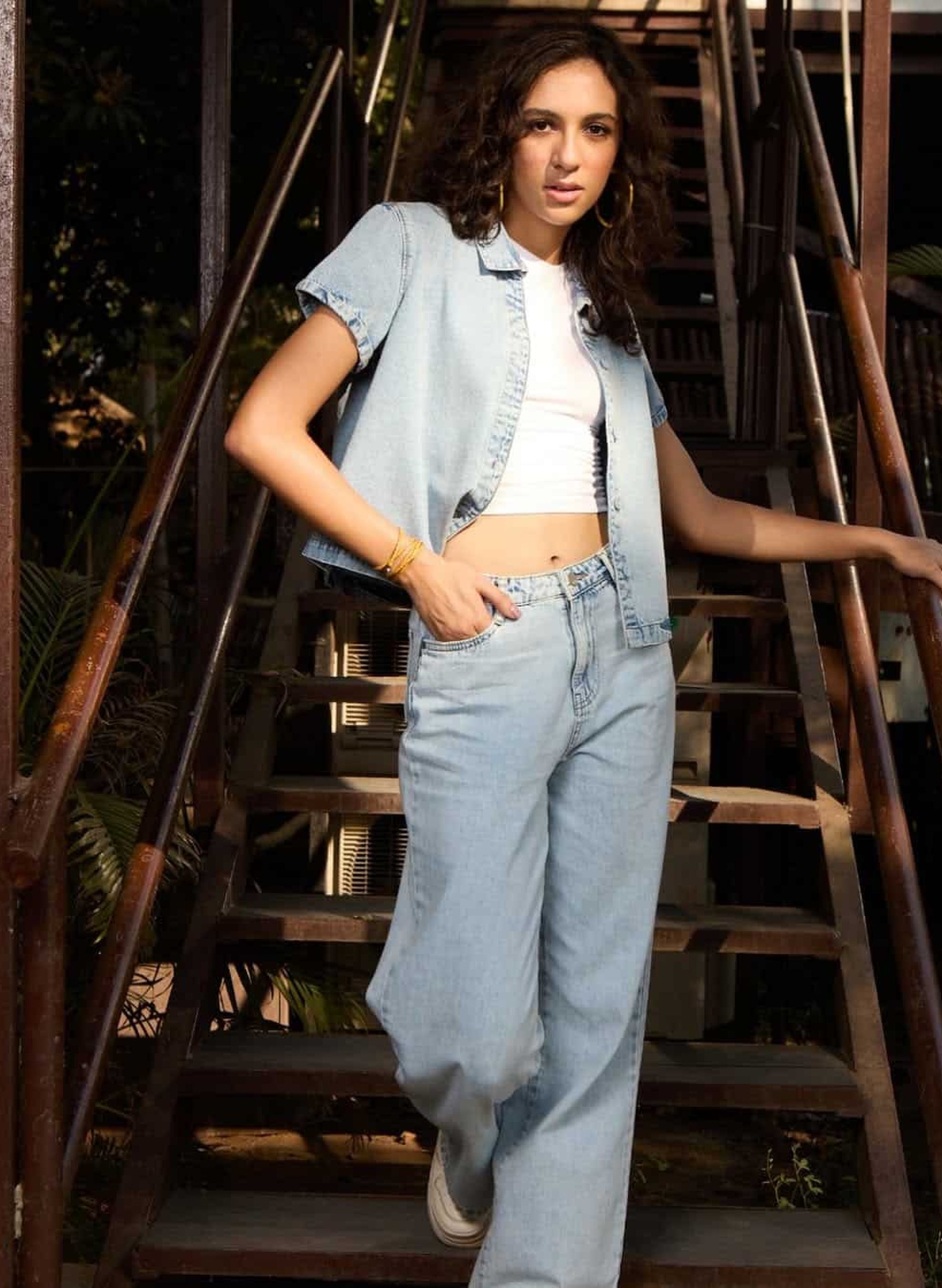 Your daily reminder that denim can do it all. Especially when it’s light, breezy, and fire #DenimOnDenim #DenimStyle #KrausJeans (1)